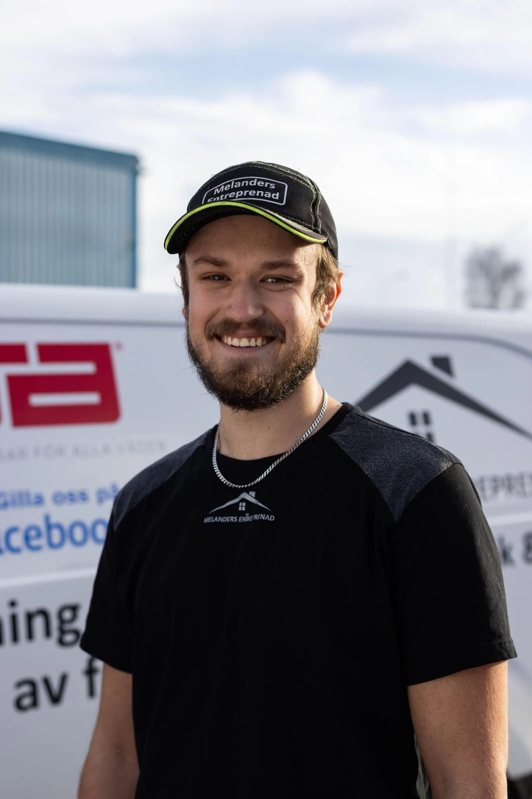 Linus Karlsson, Byggnadsarbetare på Melanders Entreprenad